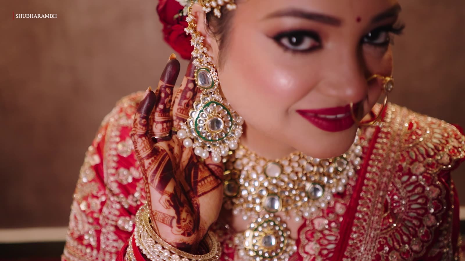 Kundan earring detail